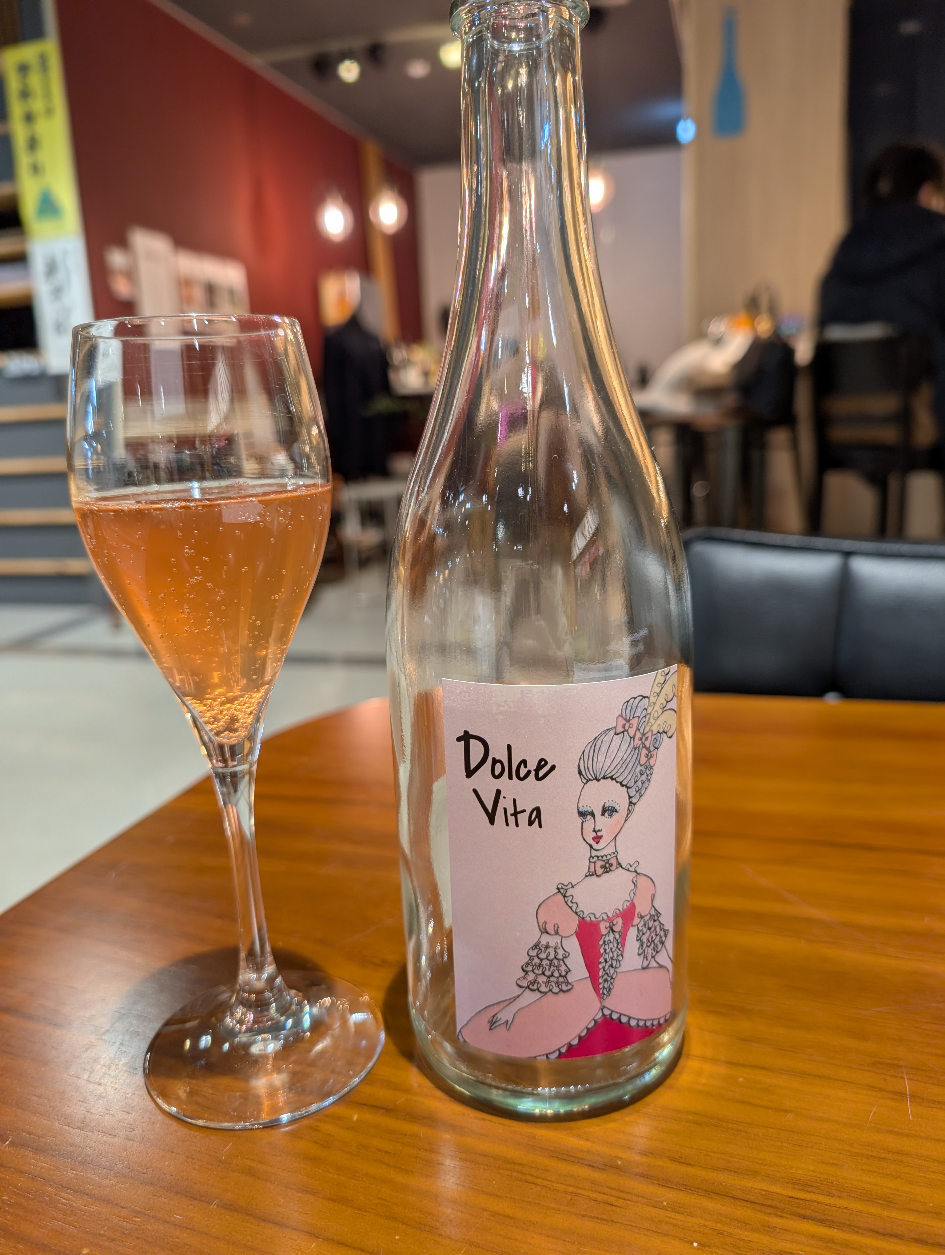 TSURUOKA TASTING COUNTERのグラスワイン、アグリ・クールのロゼのペットナット「ドルチェ・ヴィータ」