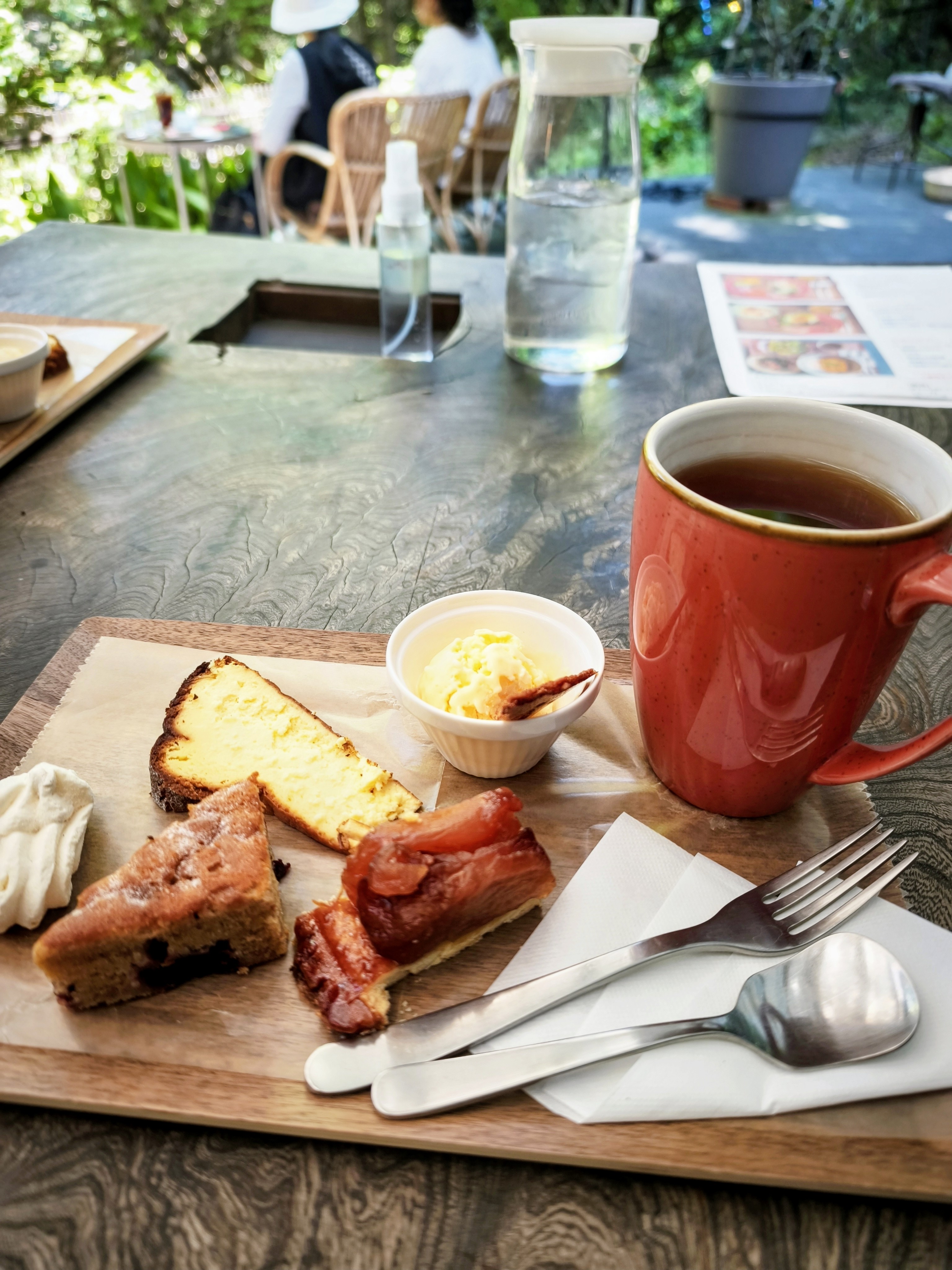 デザートプレートと紅茶のセット