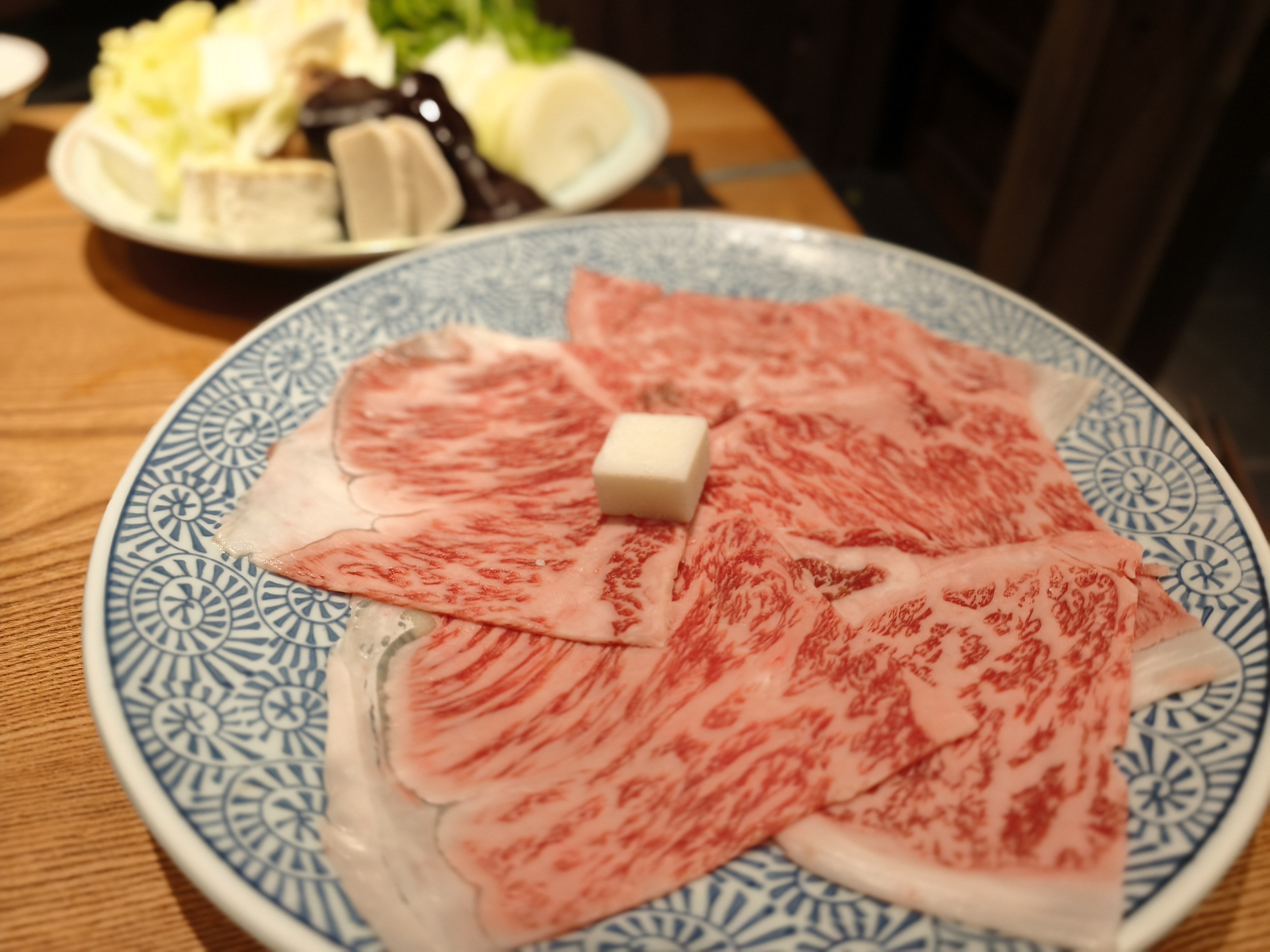 【大船】嗜好場 SHIKOHBA ＠ 地元の夜をワンランク上げてくれる一軒。骨董と古材の空間で霜降り和牛すき焼き。