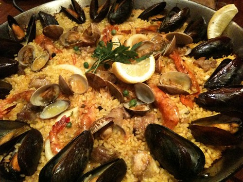 パエリアなう。美味しそう〜。