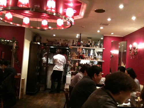 店内はピンクで統一。夜は怪しい雰囲気になるのかな?