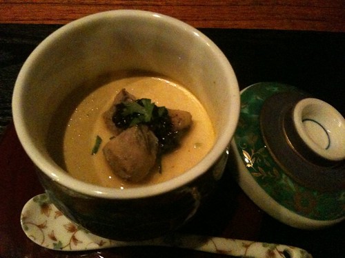 牡蠣のブリュレだそうです。牡蠣のダシを2回とって卵と生クリームが入った濃厚な味。