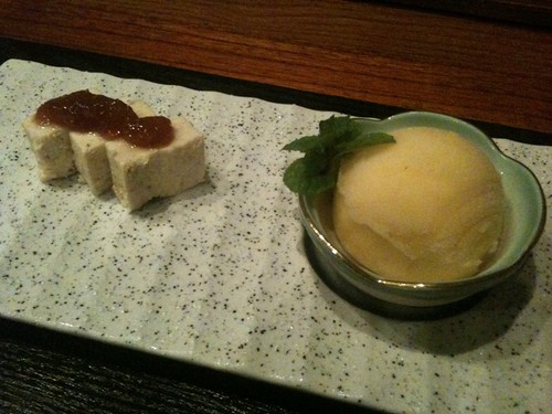 デザートは柿のシャーベットとレアチーズ。