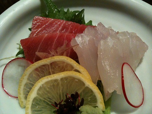お造り。マグロとタイがピカピカ。