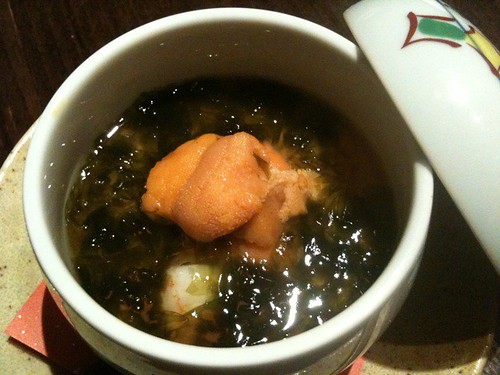 ウニとふのりがのった茶碗蒸し。