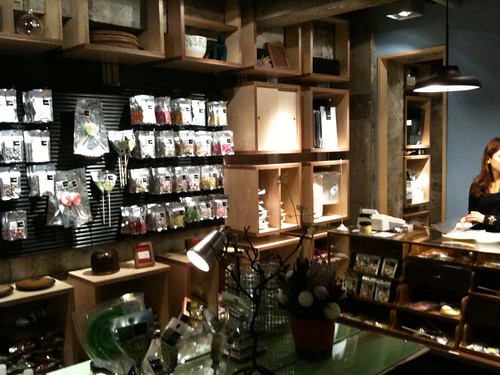 店内は雑貨屋さんのような雰囲気。