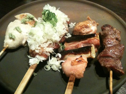 コースの串焼き。ささみ、せせり、ネギ間、レバー。