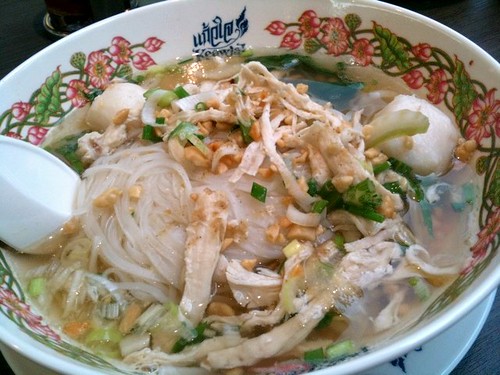 ゲウチャイなう。店内広いね〜。思い出のタイラーメン！