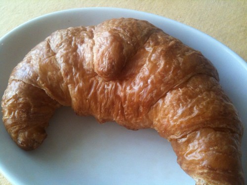 クロワッサンは朝にいただきました。