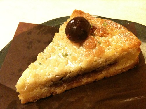 チェリーのタルト、美味しかった〜。紀尾井町のサンキャトルヴァンのタルト。