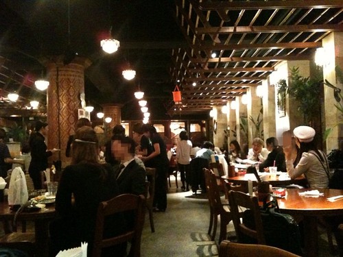 店内は女子でいっぱい。@モンスーンカフェ