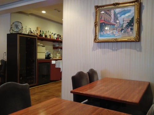 店内は洋食屋さんというよりはフレンチ。＠レストラン・サカキ