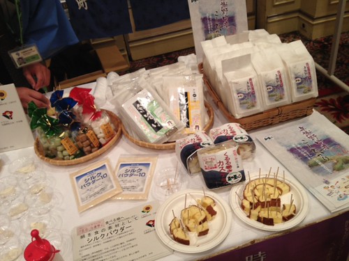 こちらはシルクの粉、ロールケーキ、お米を紹介＠京都・丹後PRフェアin東京