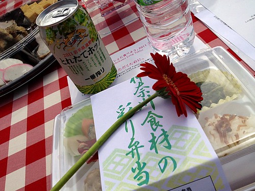 食事はお弁当がメイン。ですよね、、いっしょに食べよう。2011＠横浜