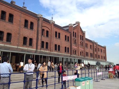 赤れんが倉庫くるのは初めてでした。雰囲気があっていい感じですね！いっしょに食べよう。2011＠横浜