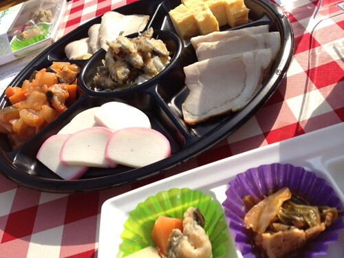 なんだかこうなってくると仕出しの料理みたい。いっしょに食べよう。2011＠横浜