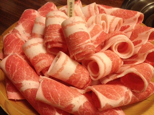 メインのしゃぶしゃぶ肉は厚めでした。@豚組