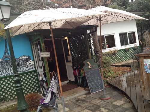 あいにくの雨でしたが素敵なランチタイムでした。＠東京日仏学院ラ・ブラスリー