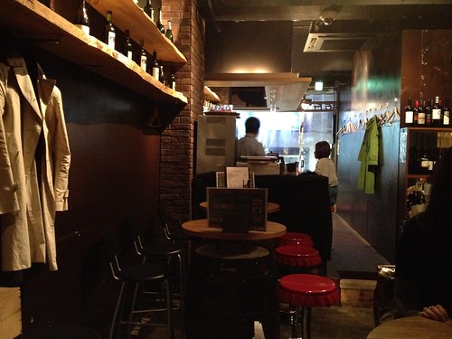 店内はそんなに広くないですね。＠桜丘 ワヰン酒場 渋谷西口店