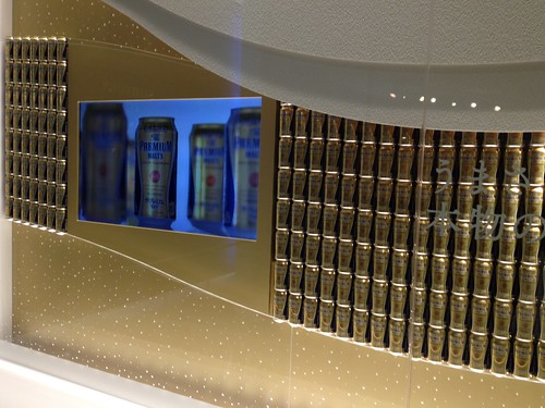 建物の入り口にはかっちょよいディスプレイ。@ザ・プレミアム・モルツ講座