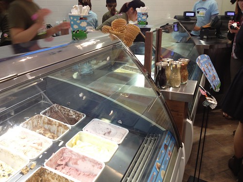 アイスの販売場所。結構せまいんですよね。@BEN&JERRY
