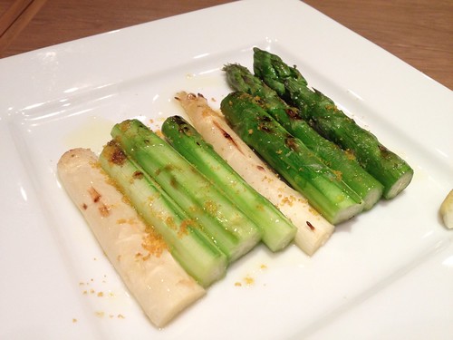 ２色のアスパラ炭火焼カラスミ風味＠Oysterbar＆Wine BELON （オイスターバー＆ワイン ブロン）