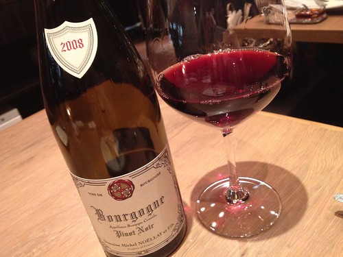 赤ワインもいただく。ブルゴーニュかな。Oysterbar＆Wine BELON （オイスターバー＆ワイン ブロン）