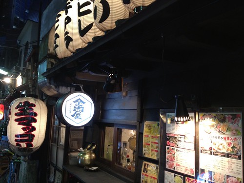 ディープな店内でいただける美しいお肉たち。お手頃価格で本格焼肉！＠三軒茶屋 ホルモンやく蔵 金肉屋