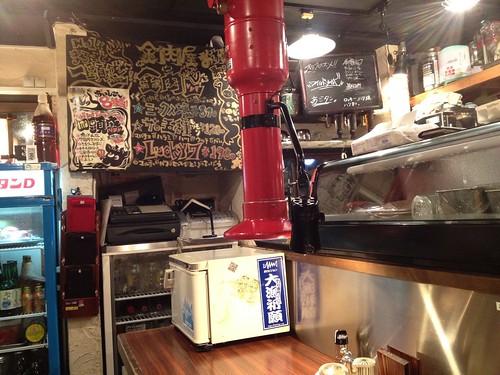 店内はかなり味があります。@三軒茶屋 ホルモンやく蔵 金肉屋