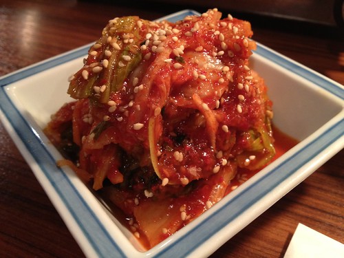 自家製キムチ。美味しい〜。@三軒茶屋 ホルモンやく蔵 金肉屋