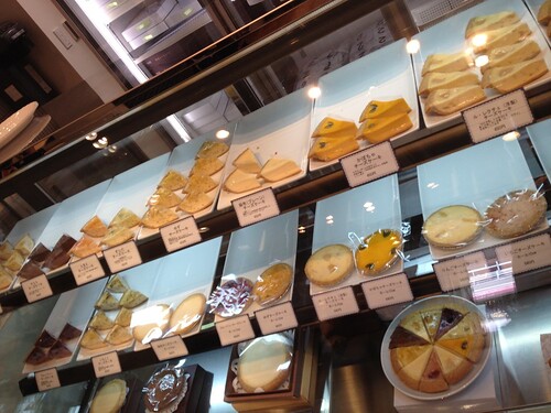 ショーケースはチーズケーキのみ。＠麻布チーズケーキ　サンクサンク