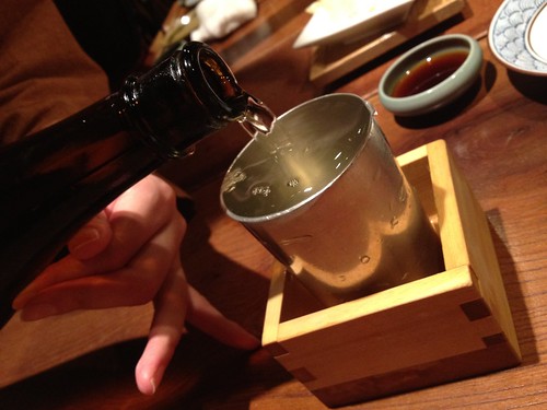 なみなみとついでいただきます。＠やまと 楽