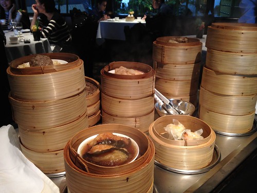 ホテル内の上品な空間でいただく高級中華。飲茶をいただきながら優雅な週末ランチを楽しむ。@中国料理 龍天門 （ウエスティンホテル東京・恵比寿）