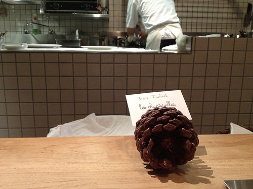 カウンター席でシェフの動きがよく見えます＠シャントレル