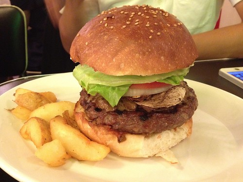 他の方がいただいていたマンスリーバーガー。@AS CLASSICS DINER