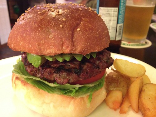 スタンダードにアボガドバーガー@AS CLASSICS DINER