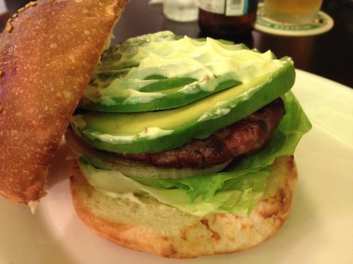 アボガドバーガーの中はこんな感じ。@AS CLASSICS DINER