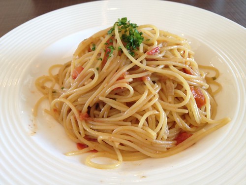 ポルチーニ茸とトマトのパスタ＠カフェ トレーノ・ノッテ