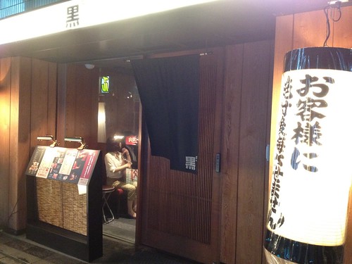 店員さんが焼いてくれる至れり尽くせりの焼肉屋さん。カジュアルな雰囲気でA5和牛をいただく。＠焼肉キッチンスタジアム 黒５ 本店（クロゴ）/池袋