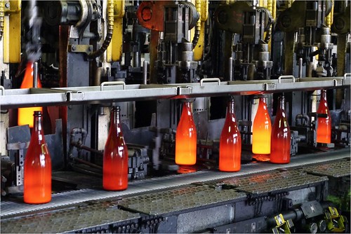 自動でどんどん送られていきます＠東洋ガラス