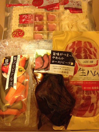 2等の中身はすてきなワインのおつまみたち。@ワインで乾杯!忘年会withガラスびん応援隊