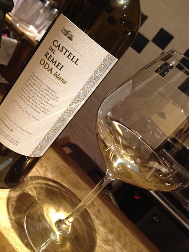 最初は白ワイン、Castell del Remei Oda Blanc@アルドアック