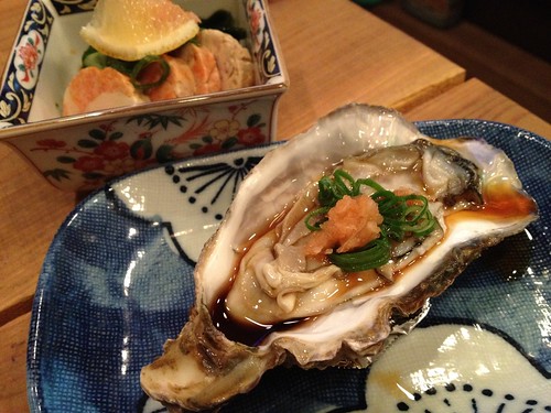 生ガキ300円とあん肝480円＠立ち呑み地酒屋　常蔵