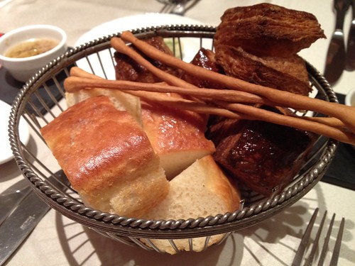 自家製フォッかチオとクロワッサン@ラ・ブリアンツァ