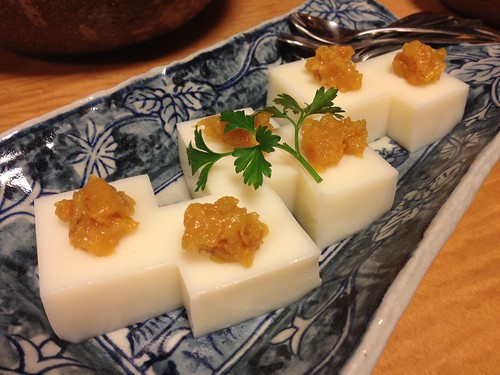 杏仁豆腐に柿のジャムがのっています。＠銀魚 （ぎんぎょ）