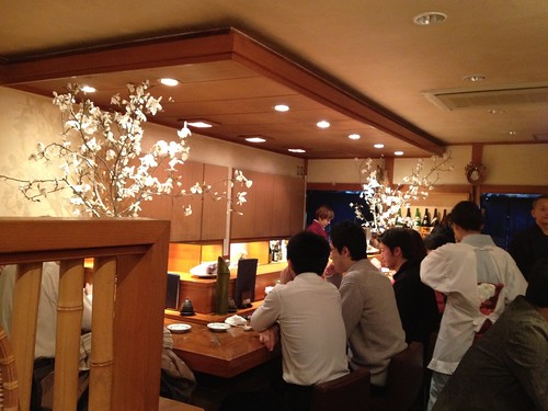 1Fはカウンター席でいい雰囲気＠銀魚 （ぎんぎょ）