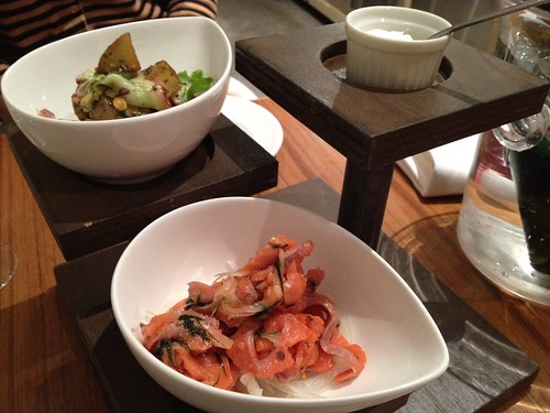 アンティパストからタコのマリネとスモークサーモン@アリアニコ