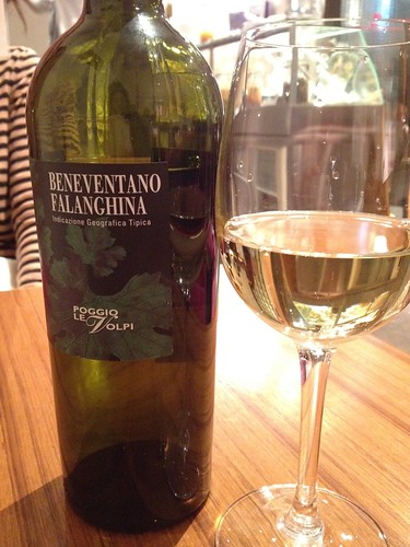 飲み物はイタリアワインで。ベネヴェンターノ・ファランギーナ @アリアニコ