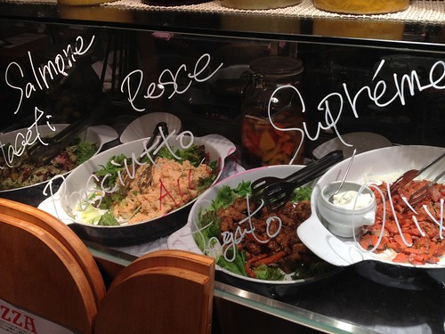 アンティパストはショウケースから選べます。@アリアニコ