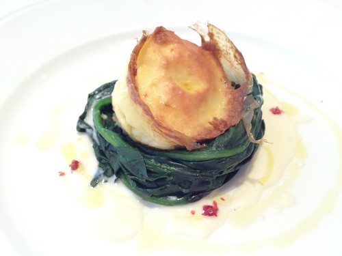 前菜はオホーツク産帆立のフラン、タレッジョチーズソース@リストランテ カバカヴァロ